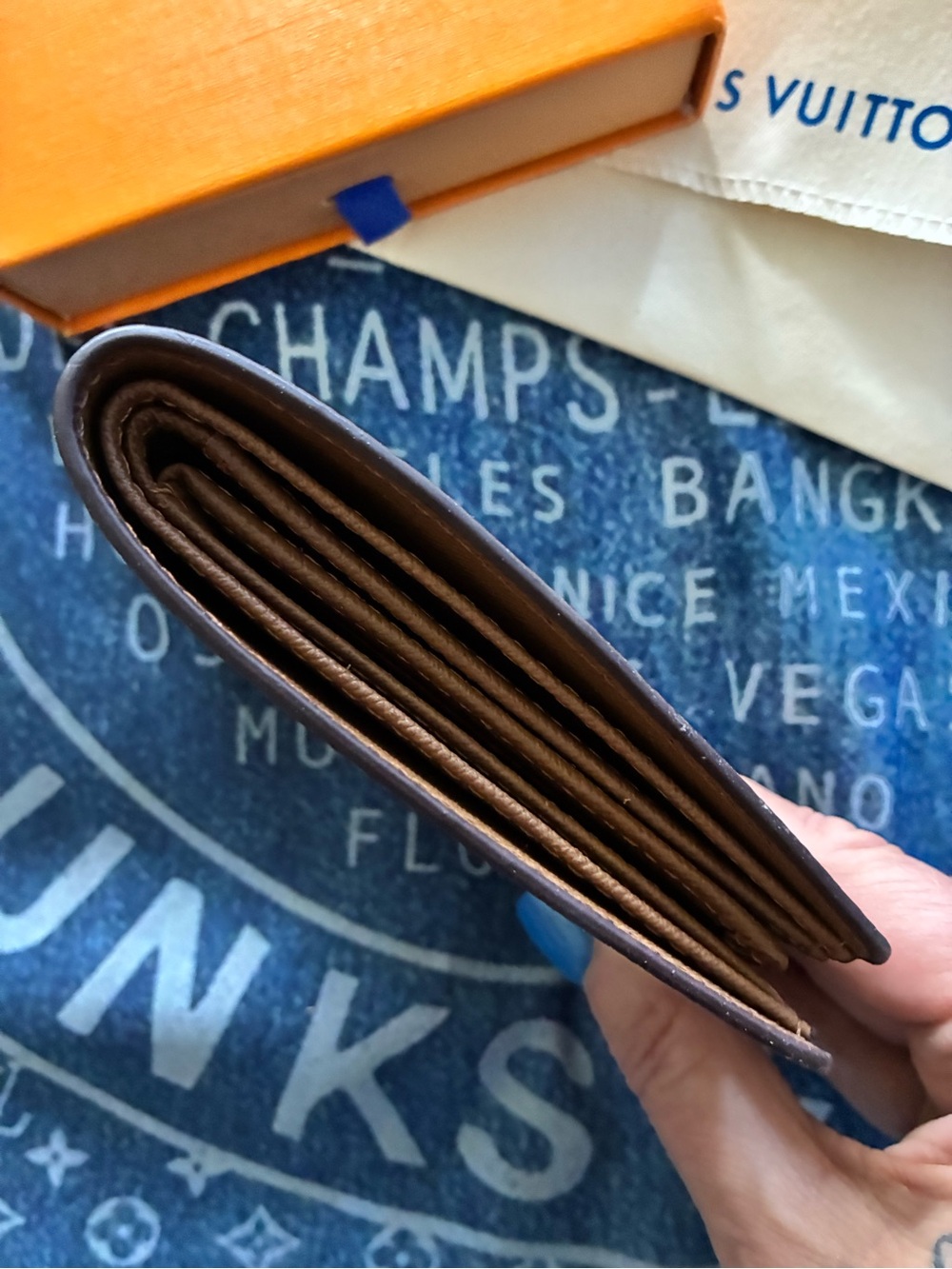 Louis Vuitton LV mens wallet - Picture 7 of 10